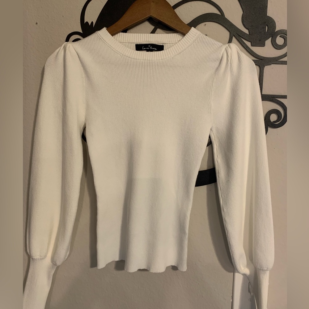 Ribbed cream sweater with puff sleeve